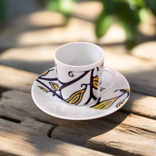 Tasse à Café avec soucoupe en porcelaine fine Française fabriquées à la demande motif plein WAX d'afrique "Makaïva"