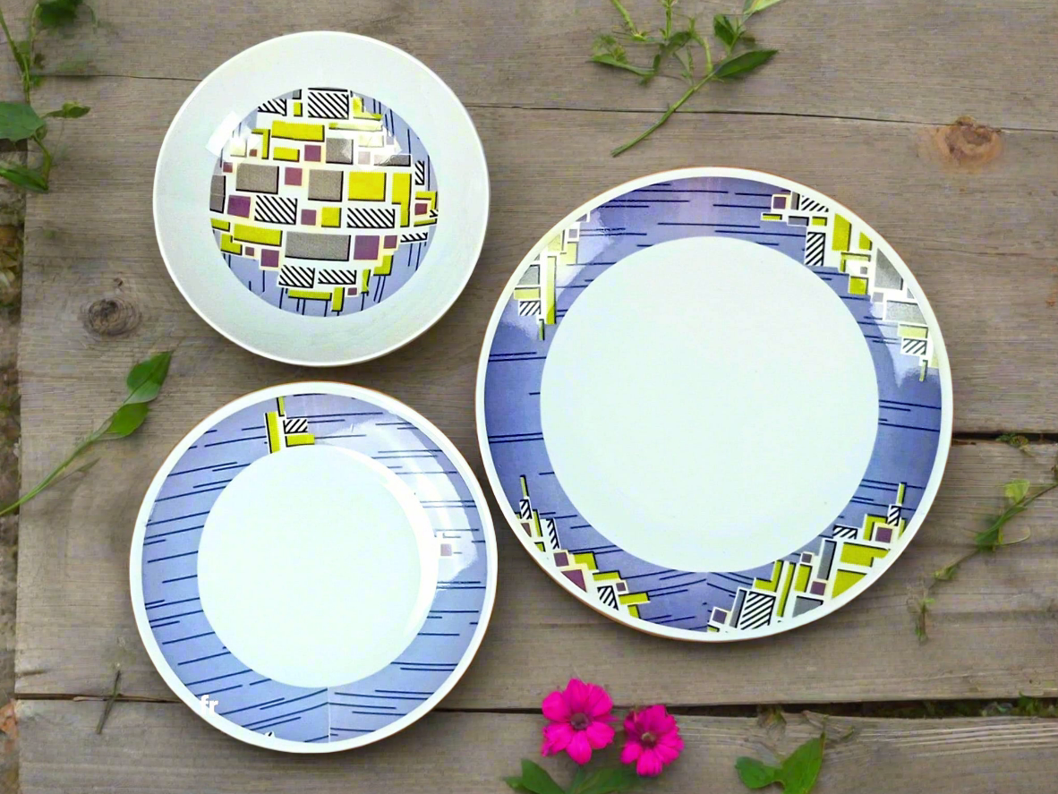 Coffret d'assiettes rondes en porcelaine fine Française fabriquées à la demande avec motif anneaux larges WAX d'afrique "Milliardaire" dans coffret de 6