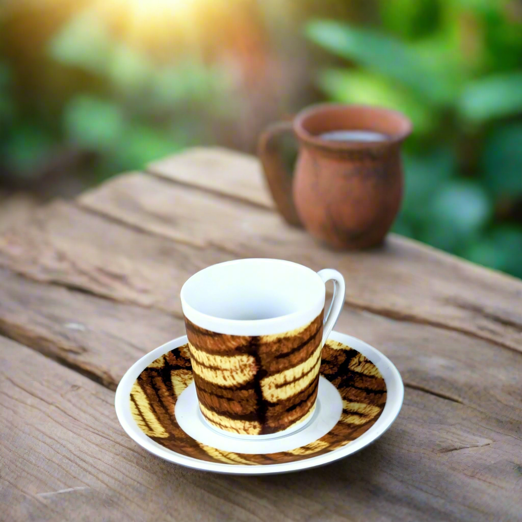 Tasse à Café en porcelaine fine Française fabriquée à la demande avec soucoupe motif anneau africain "Dida" de Côte d'Ivoire