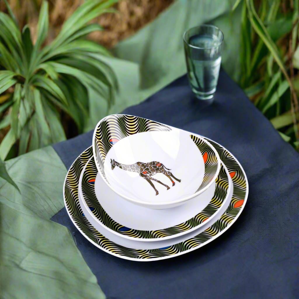 Coffret d'assiettes ovales en porcelaine fine Française fabriquées à la demande avec motif anneau WAX "Oeil de ma rivale" dans coffret de 6 assiettes