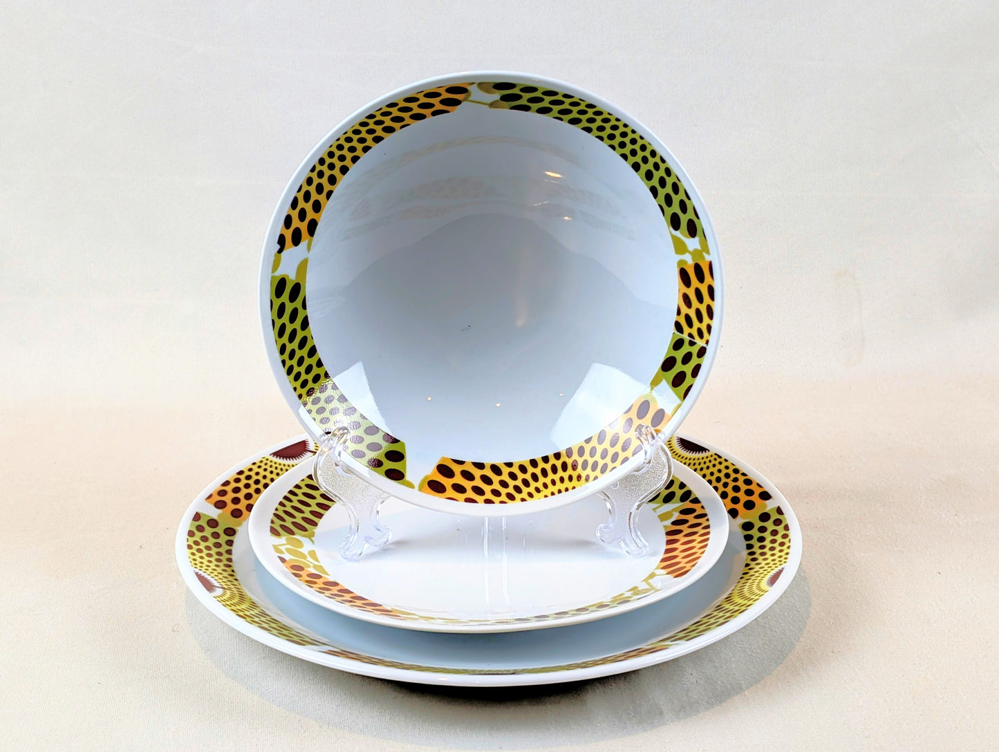 Coffret d'assiettes en porcelaine Française fabriquées à la demande avec motif anneaux fins "Gammaphone" dans coffret (6 pièces)