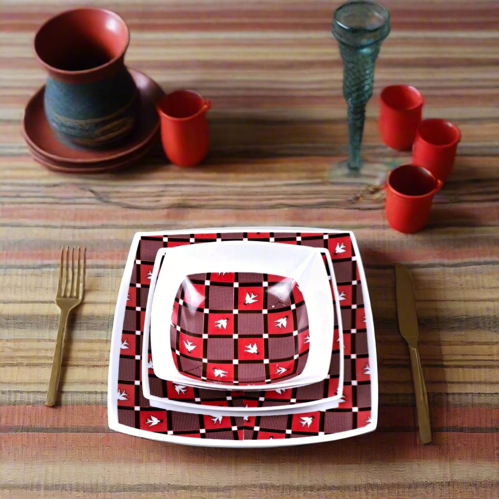Coffret d'assiettes carrées en porcelaine fine Française fabriquées à la demande avec motif bande Ethnique d'Afrique "Lwili-Pende" du Burkina Faso dans coffret cadeau de 6 assiettes.