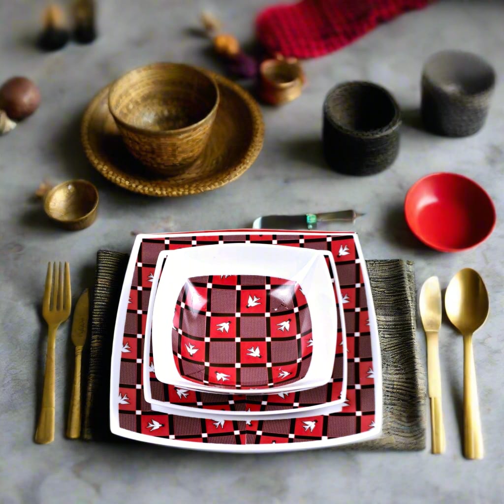 Coffret d'assiettes carrées en porcelaine fine Française fabriquées à la demande avec motif bande Ethnique d'Afrique "Lwili-Pende" du Burkina Faso dans coffret cadeau de 6 assiettes.