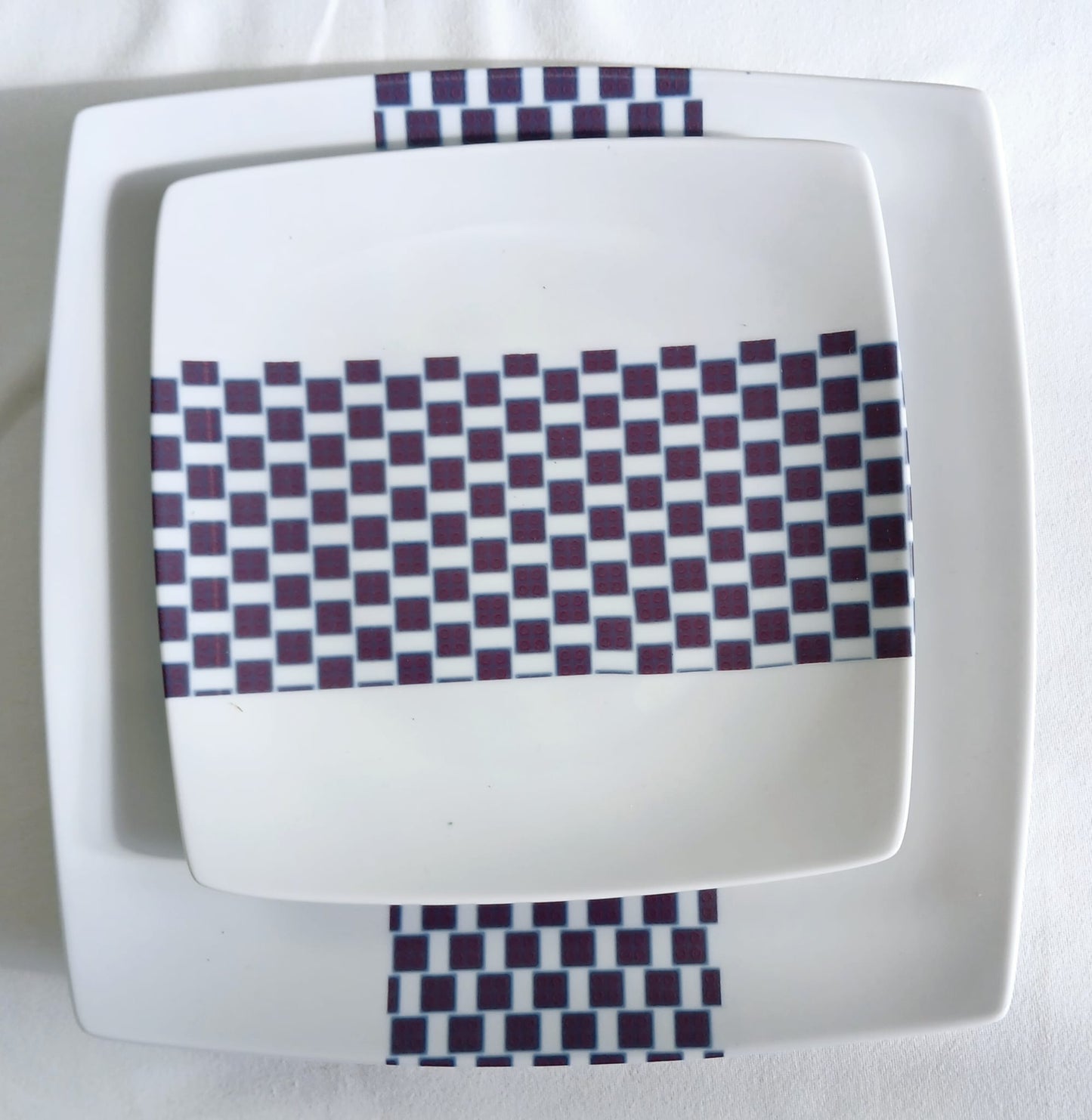 Set of square plates in fine French porcelain made to order with African WAX band motif "Ludo Kouin" in a set of 12