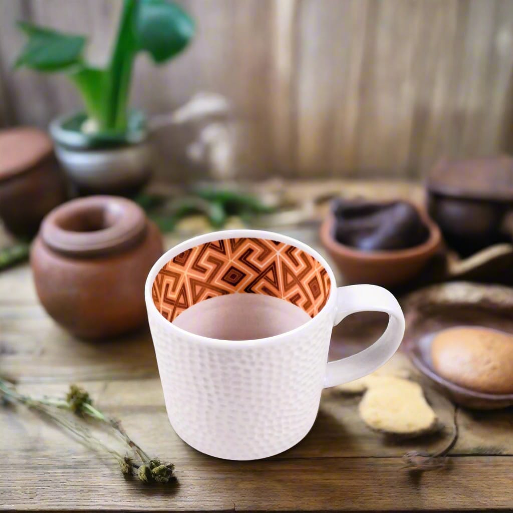 Mug grenaille à l'extérieur, motif à l'intérieur en porcelaine fine Française fabriquée à la demande avec soucoupe motif bande ethnique d'Afrique "#Ntshak (du peuple Kuba Ethnie shouwa du Congo)