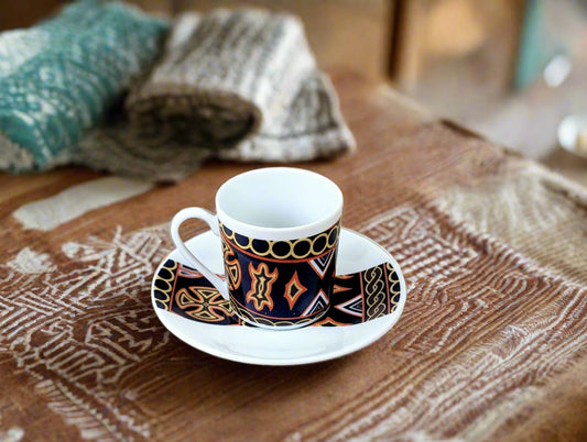 Tasse à Café en porcelaine fine Française fabriquée à la demande avec soucoupe motif bande africain "Ndop Bamoun" du Cameroun