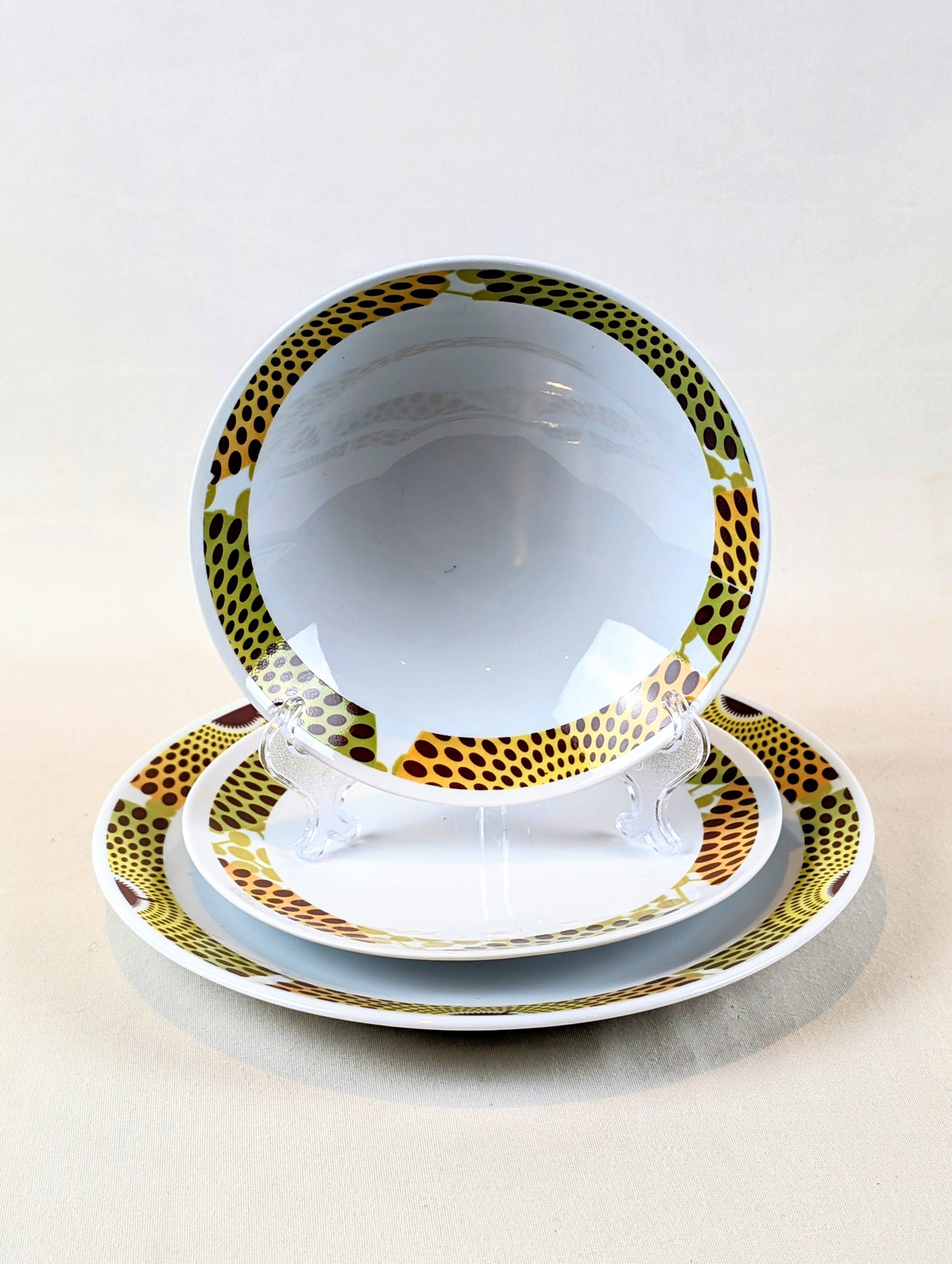 Coffret d'assiettes en porcelaine Française fabriquées à la demande avec motif anneaux fins "Gammaphone" dans coffret (6 pièces)