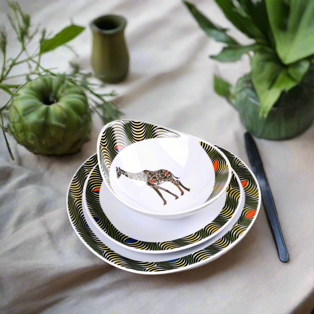Coffret d'assiettes ovales en porcelaine fine Française fabriquées à la demande avec motif anneau WAX "Oeil de ma rivale" dans coffret de 6 assiettes