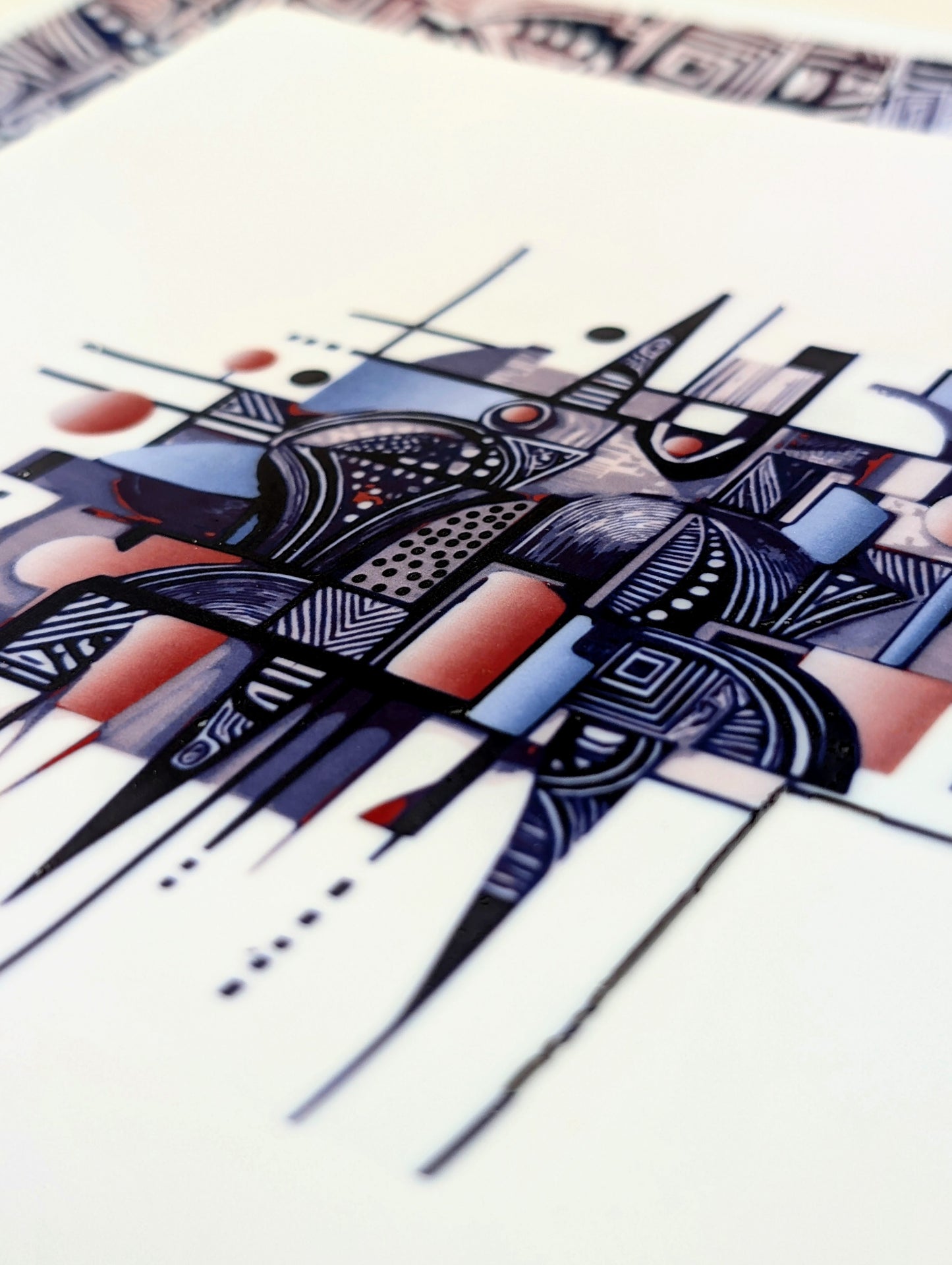 Coffret d'assiettes carrées en porcelaine fine Française fabriquées à la demande avec motif bande Ethnique d'Afrique "Artiste KHA 1" dans coffret de 6 assiettes