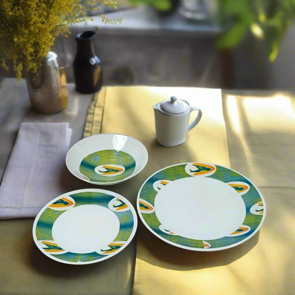 Assiettes en porcelaine fine – Motif africain WAX 'Hirondelles' – Fabrication française personnalisée