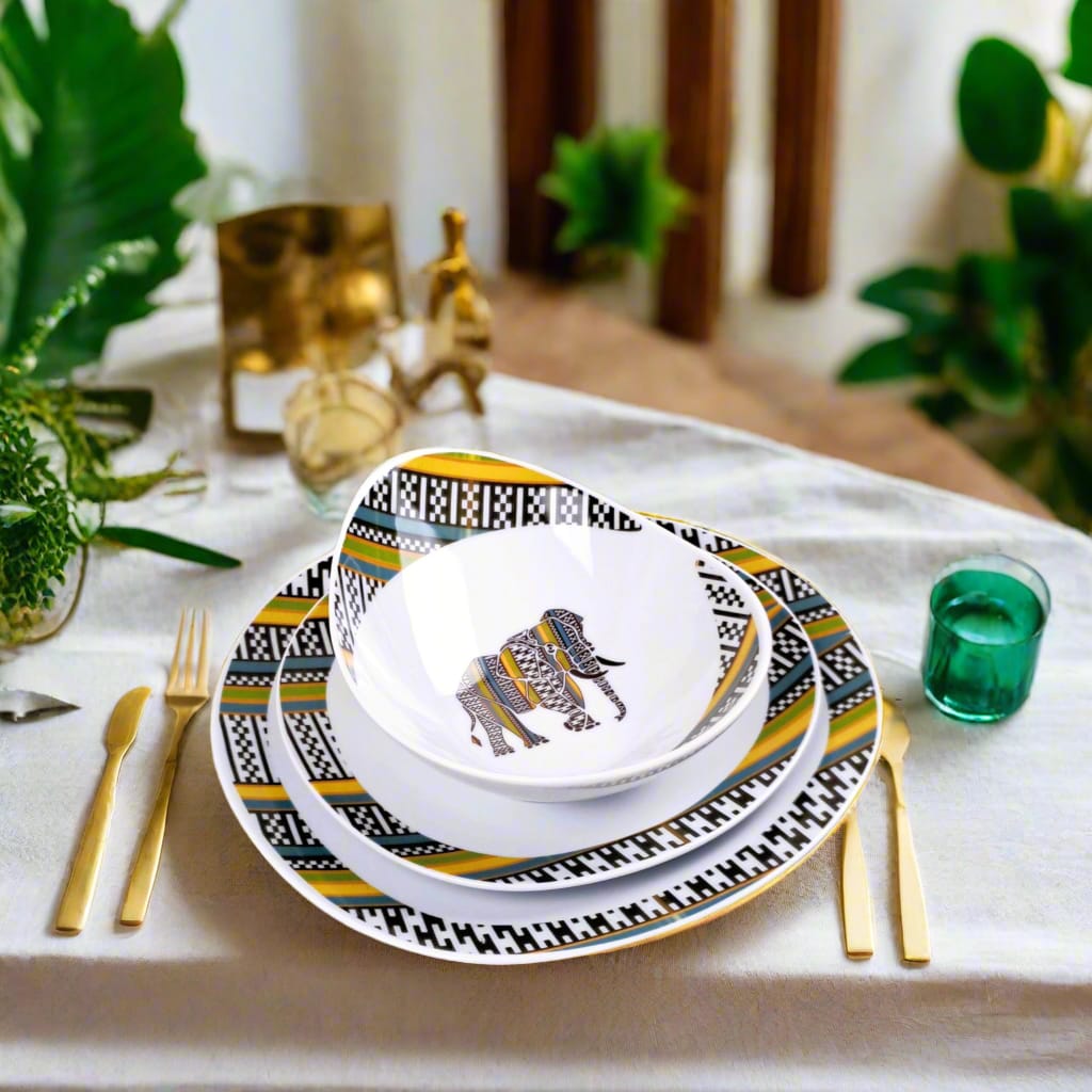 Coffret d'assiettes ovales en porcelaine fine Française fabriquées à la demande avec motif anneau tribal "tera tera", "kounta" "Kanta" dans coffret de 6 assiettes