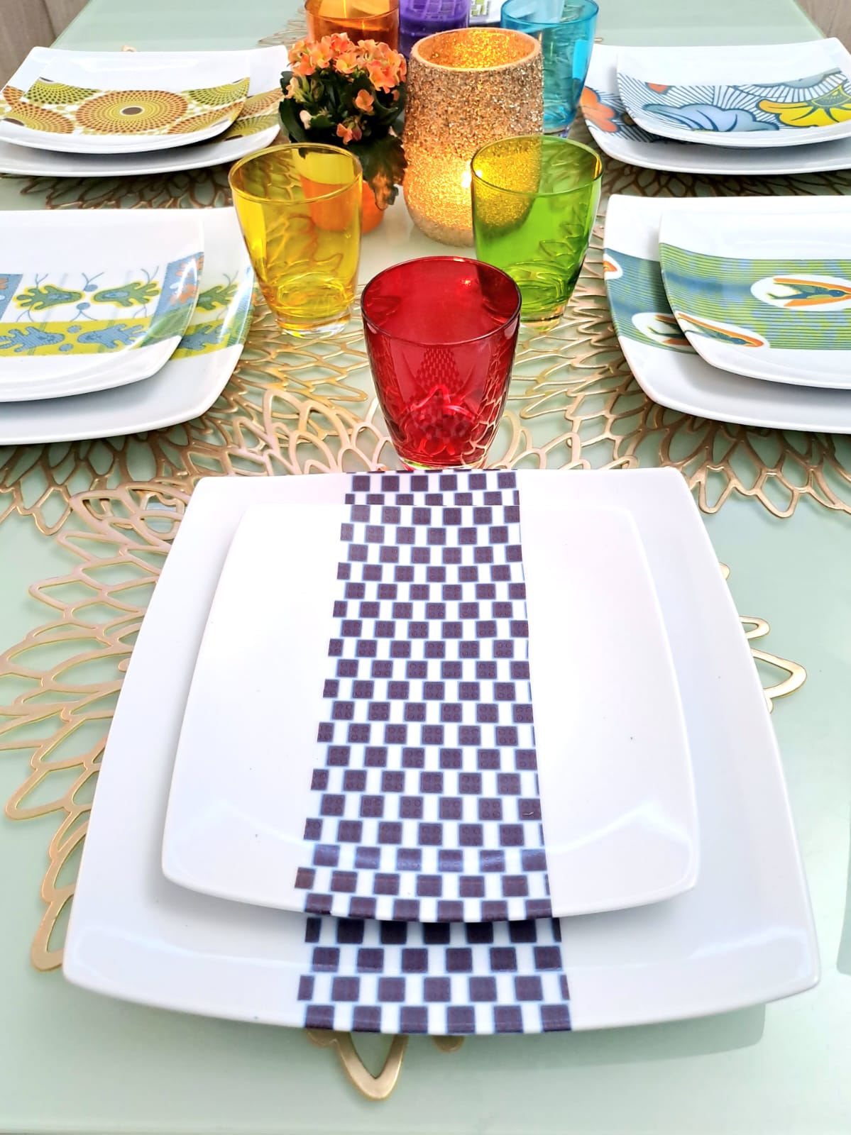 Set of square plates in fine French porcelain made to order with African WAX band motif "Ludo Kouin" in a set of 12