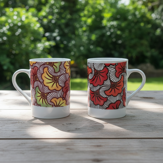 Mug en porcelaine fine Française fabriqué à la demande, motif WAX, extérieur "Fleurs de Mariage" fond bordeaux et fleurs colorées