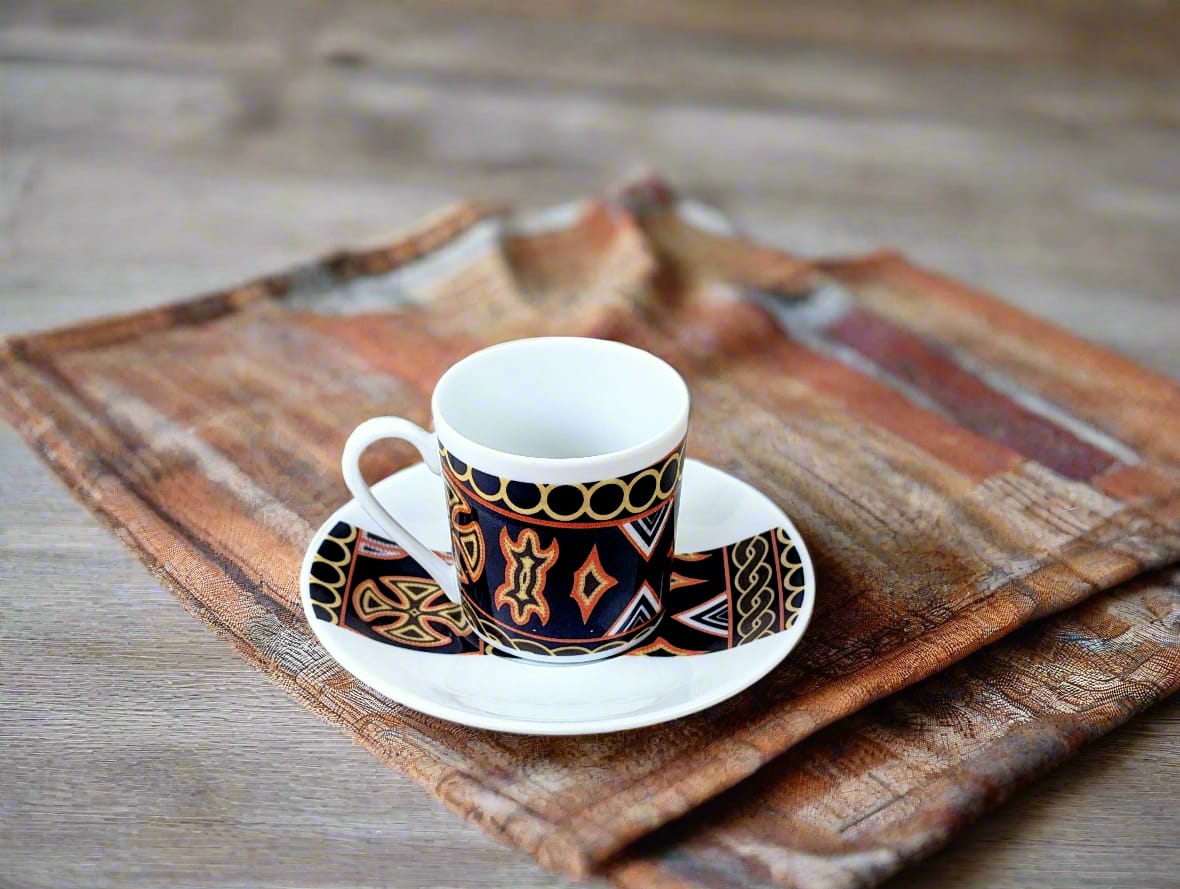 Tasse à Café en porcelaine fine Française fabriquée à la demande avec soucoupe motif bande africain "Ndop Bamoun" du Cameroun
