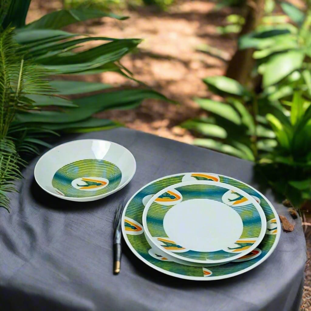 Assiettes en porcelaine fine – Motif africain WAX 'Hirondelles' – Fabrication française personnalisée