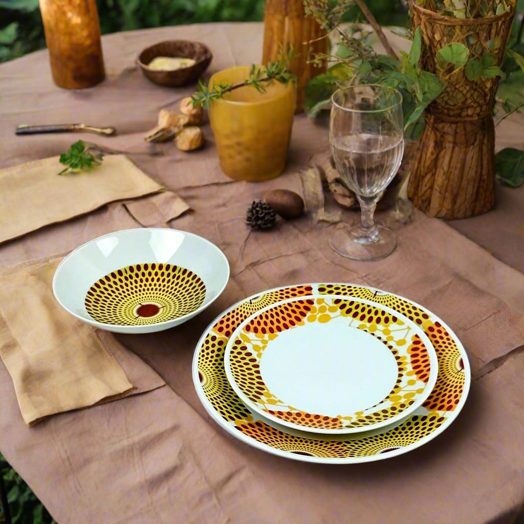 Coffret d'assiettes en porcelaine Française fabriquées à la demande avec motif anneaux larges wax d'Afrique Gammaphone orange dans coffret