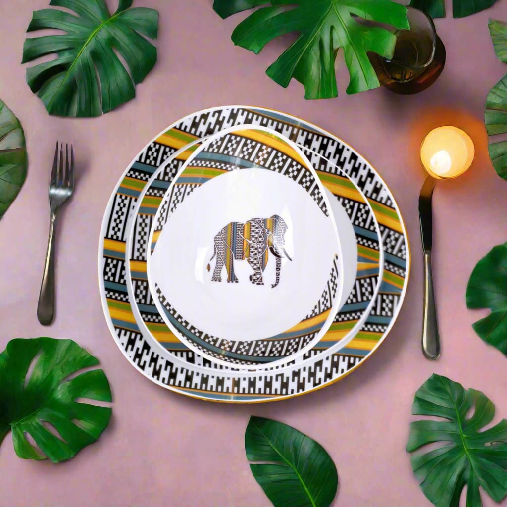 Coffret d'assiettes ovales en porcelaine fine Française fabriquées à la demande avec motif anneau tribal "tera tera", "kounta" "Kanta" dans coffret de 6 assiettes