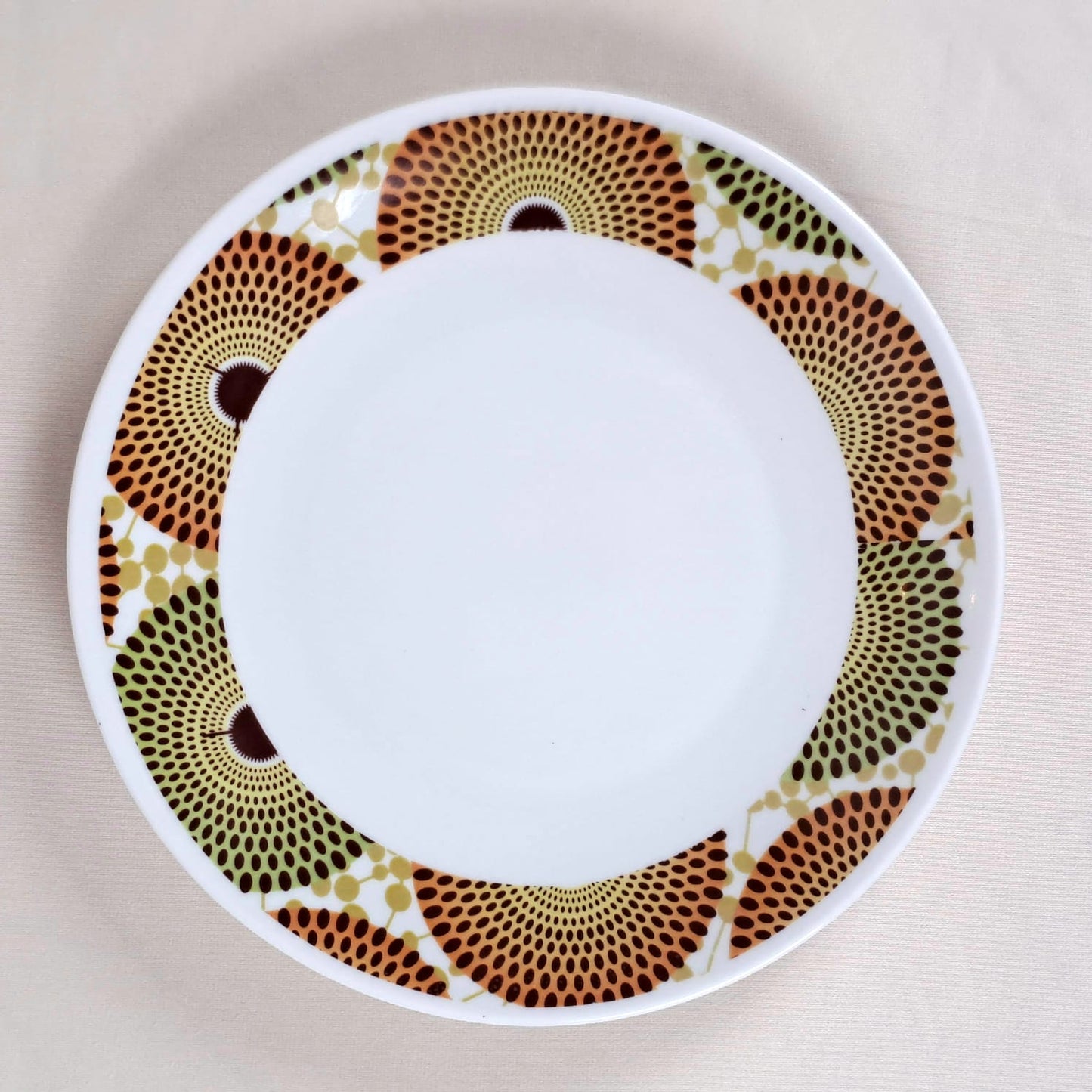 Coffret d'assiettes en porcelaine Française fabriquées à la demande avec motif anneaux larges wax d'Afrique Gammaphone dans coffret