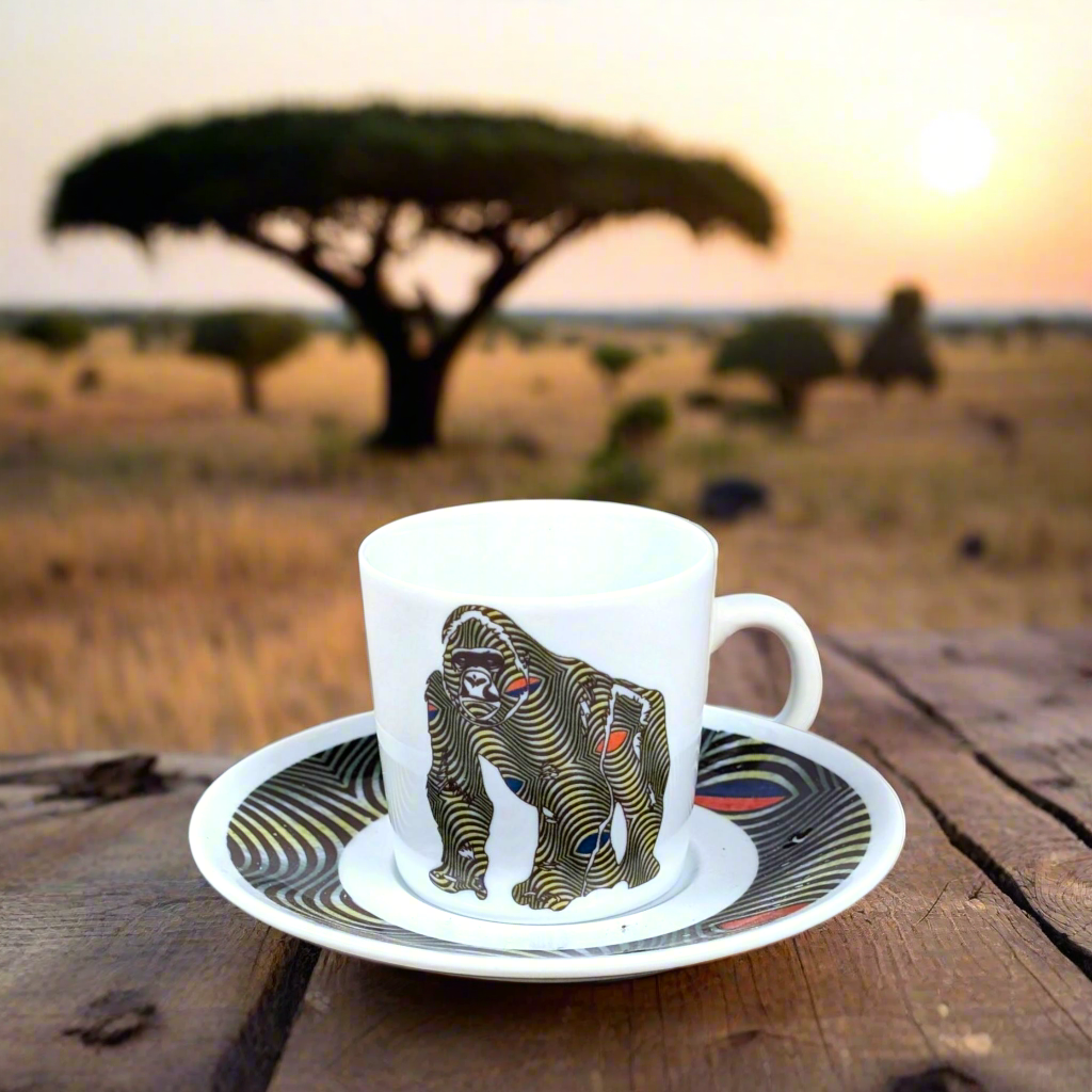Coffret de 4 tasses à Café avec soucoupes en porcelaine fine Française motif plein wax d'Afrique motifs animaux antilope, gorille, inséparable, guépard