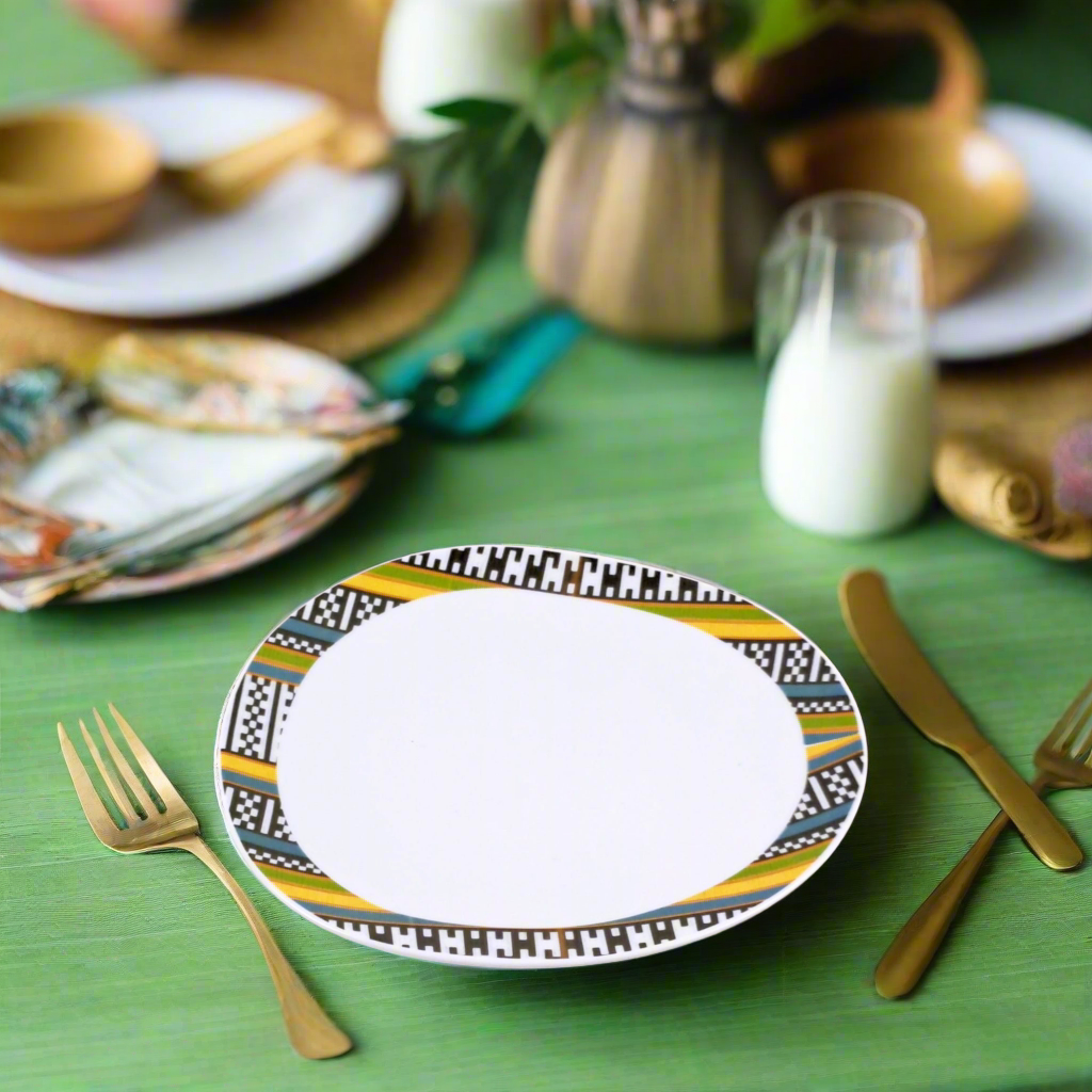 Coffret d'assiettes ovales en porcelaine fine Française fabriquées à la demande avec motif anneau tribal "tera tera", "kounta" "Kanta" dans coffret de 6 assiettes