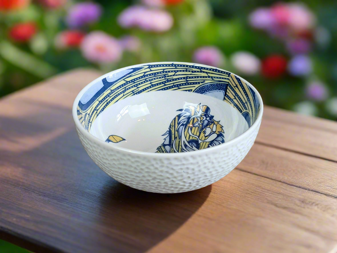 Bol grenaillé à l'extérieur en porcelaine française fabriqué à la demande motif WAX d'afrique "Lion Fée électricité" à l'intérieur