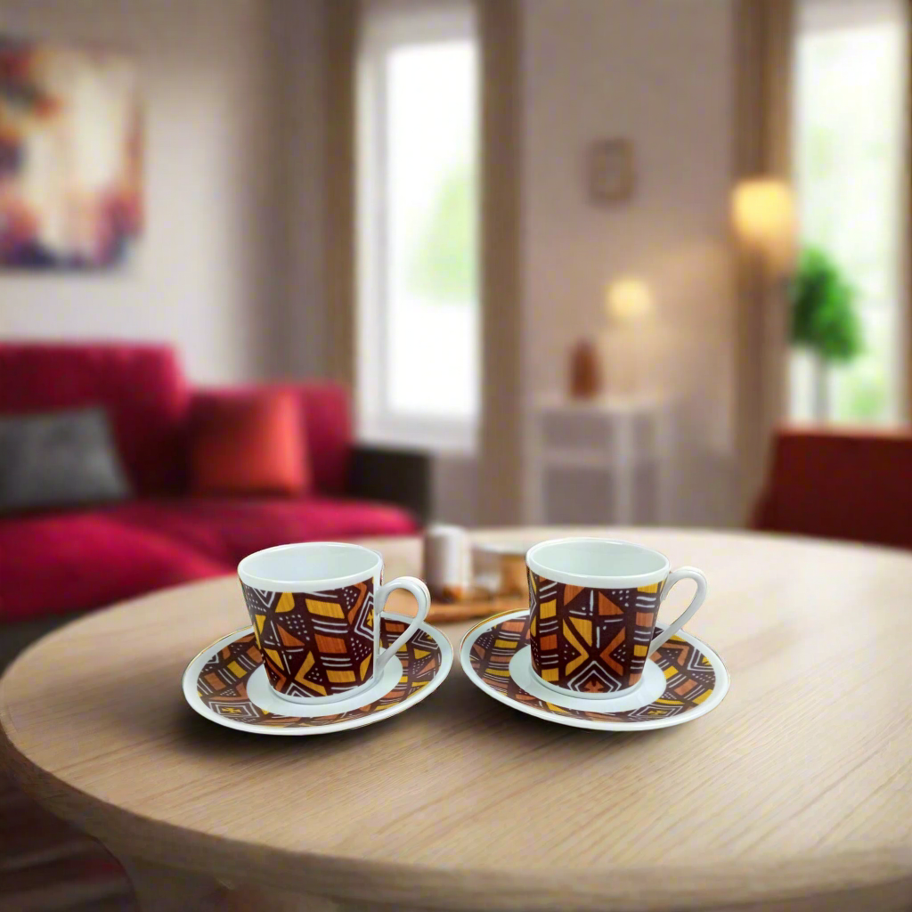 Tasse à Café avec soucoupe en porcelaine fine Française fabriquée à la demande motif Ethnique d'Afrique "Bogolan"