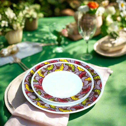 Coffret d'assiettes en porcelaine fine Française fabriquées à la demande avec motif anneaux larges "Fleurs de Mariage" rose magenta dans coffret de 6