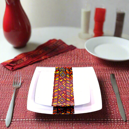 Coffret d'assiettes carrées en porcelaine fine Française fabriquées à la demande avec  motif bande Ethnique d'Afrique "Bogolan" dans coffret de 6