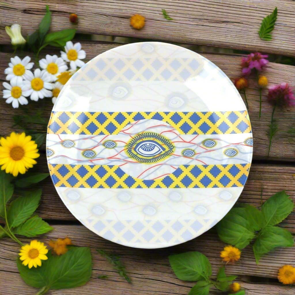 Coffret d'assiettes rondes en porcelaine fine Française fabriquées à la demande avec  motif plein WAX d'afrique "Oeil de ma co-épouse" dans coffret de 6