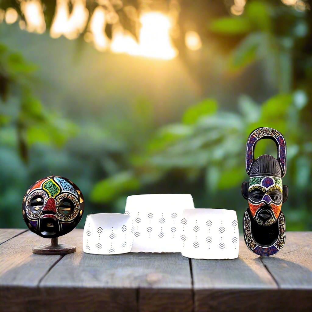 Coffret d'assiettes carrées en porcelaine fine Française fabriquées à la demande avec motif bande ethnique d'Afrique "#kente ou Kita" 3 du Ghana et Togo, présenté dans un coffret de 6 assiettes.