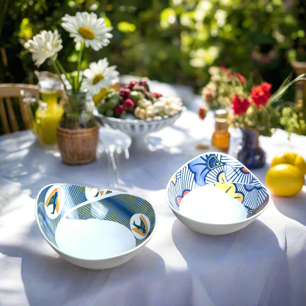 Saladier ovale en porcelaine fine Française fabriqué à la demande motif WAX anneau en spirale  "Hirondelles"