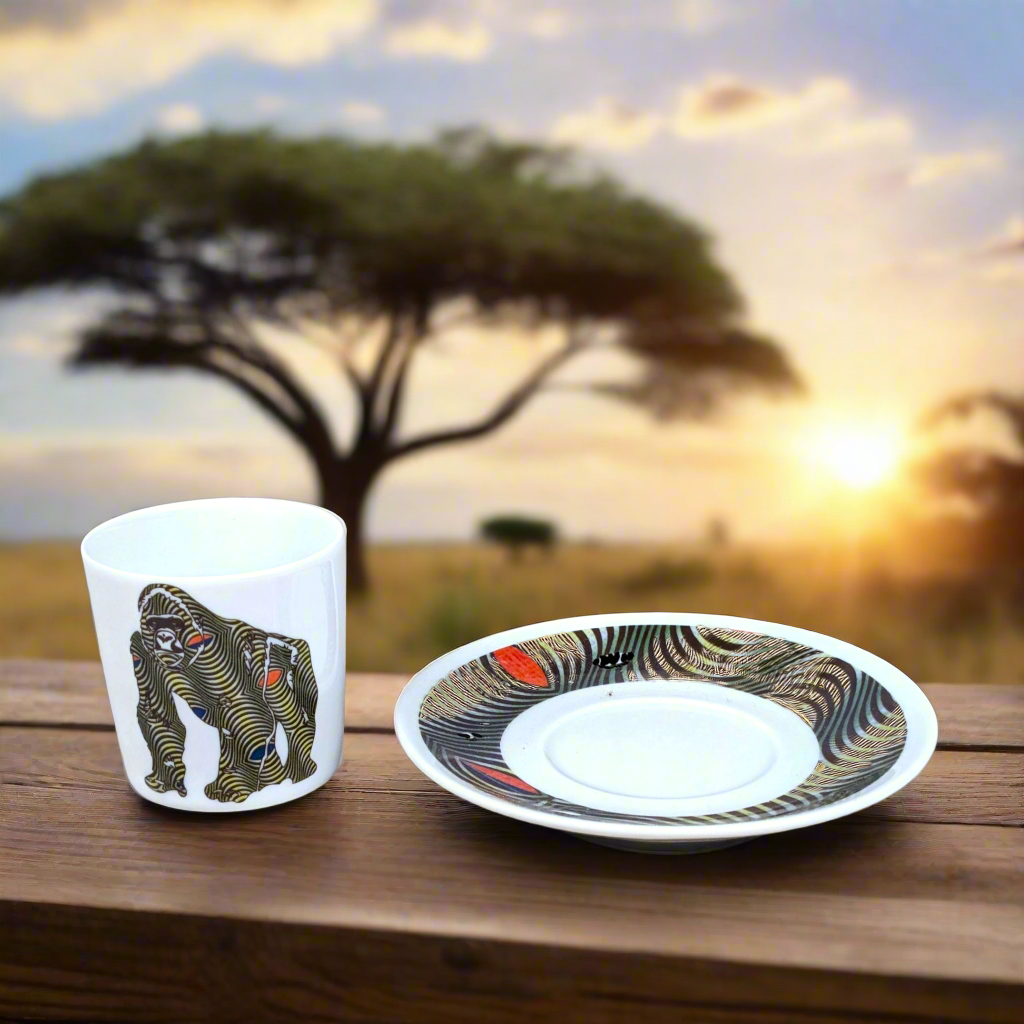 Coffret de 4 tasses à Café avec soucoupes en porcelaine fine Française motif plein wax d'Afrique motifs animaux antilope, gorille, inséparable, guépard