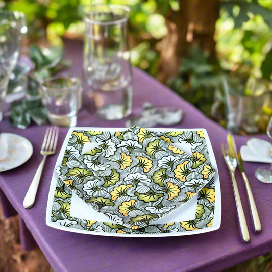 Coffret d'assiettes en porcelaine fine Française fabriquées à la demande avec motif anneau combiné WAX d'afrique "Fleurs de Mariage" vertes dans coffrets de 12