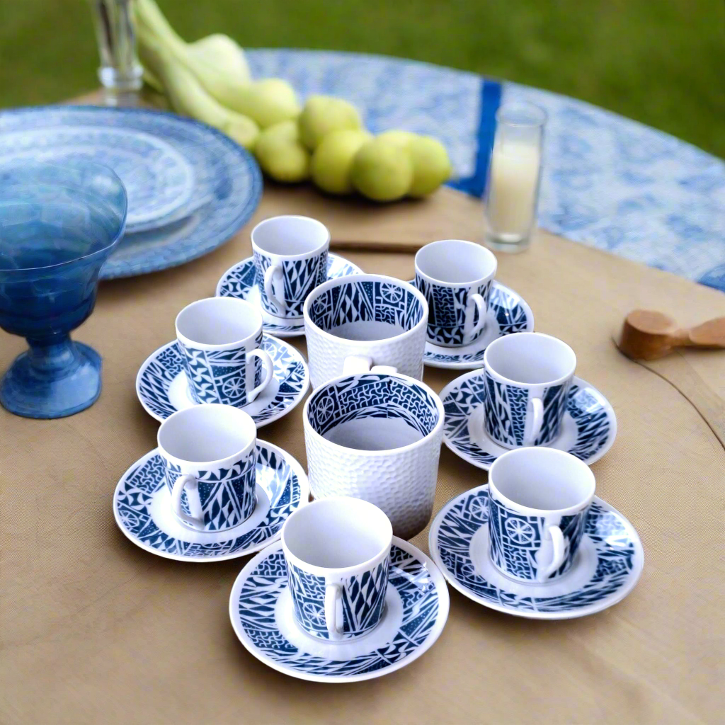 Mug grenaillé à l'extérieur, motif bleu "Ndop" à l'intérieur