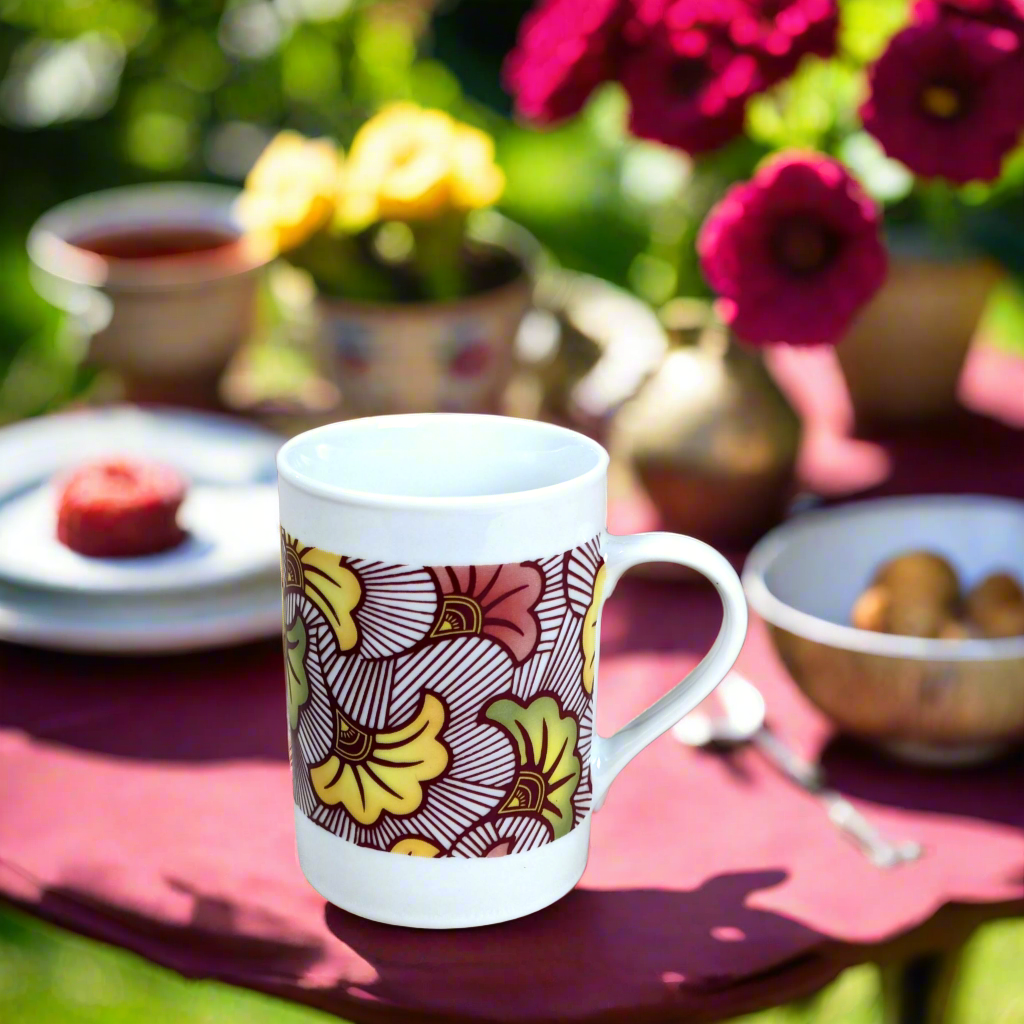 Mug en porcelaine fine Française fabriqué à la demande, motif WAX,  extérieur  "Fleurs de Mariage" rouge Bordeaux