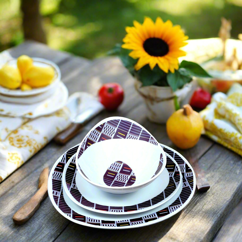 Coffret d'assiettes ovales en porcelaine fine Française fabriquées à la demande avec  motif anneaux Ethnique de Côté d'Ivoire "Sénoufo bleu indigo" dans coffret de 6