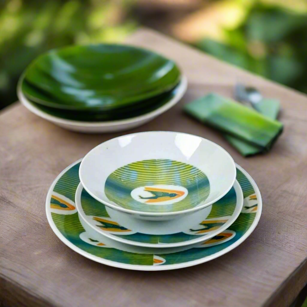 Assiettes en porcelaine fine – Motif africain WAX 'Hirondelles' – Fabrication française personnalisée