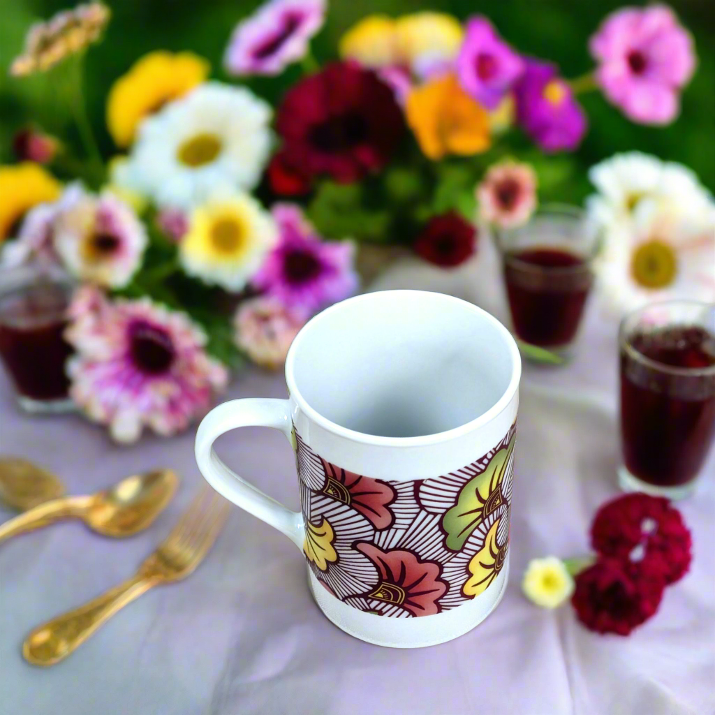Mug en porcelaine fine Française fabriqué à la demande, motif WAX,  extérieur  "Fleurs de Mariage" rouge Bordeaux