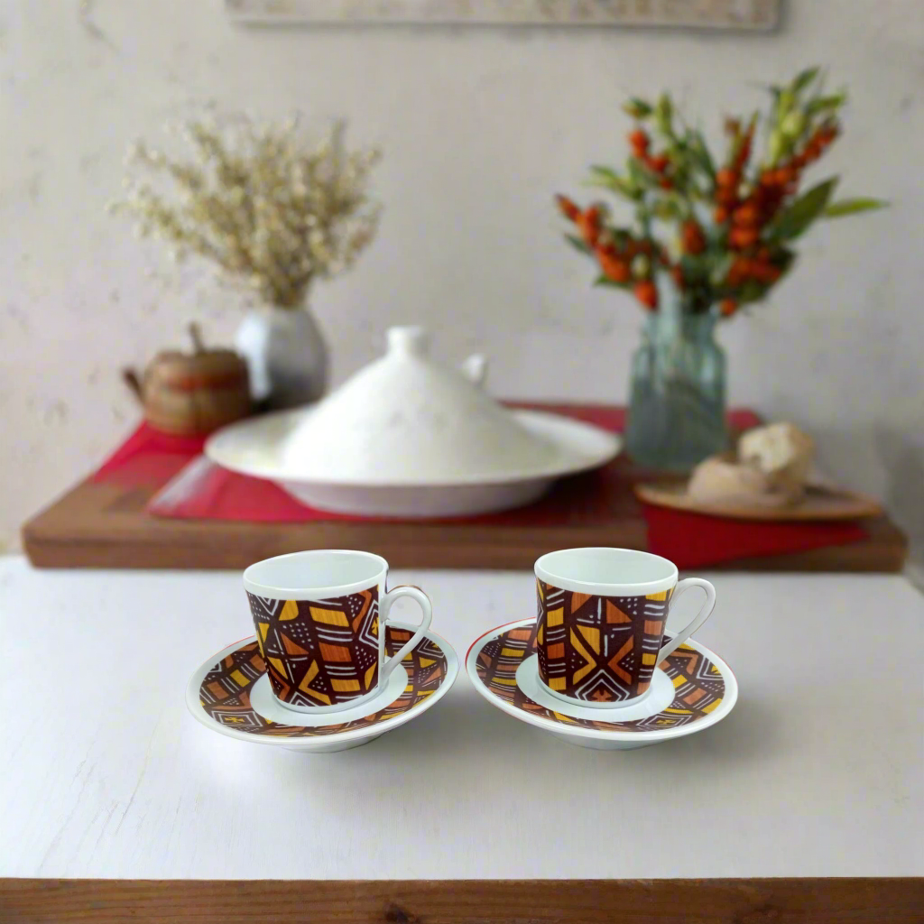 Tasse à Café avec soucoupe en porcelaine fine Française fabriquée à la demande motif Ethnique d'Afrique "Bogolan"