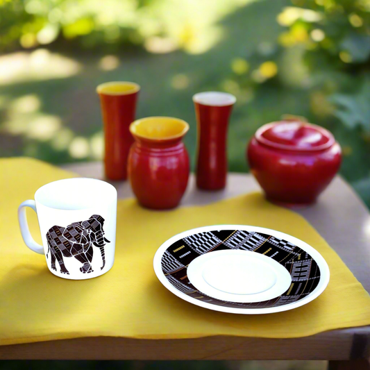 Tasse à Café en porcelaine fine Française fabriquée à la demande avec soucoupe motif animaux : Elephant de Côté d'Ivoire "Sénoufo noir"