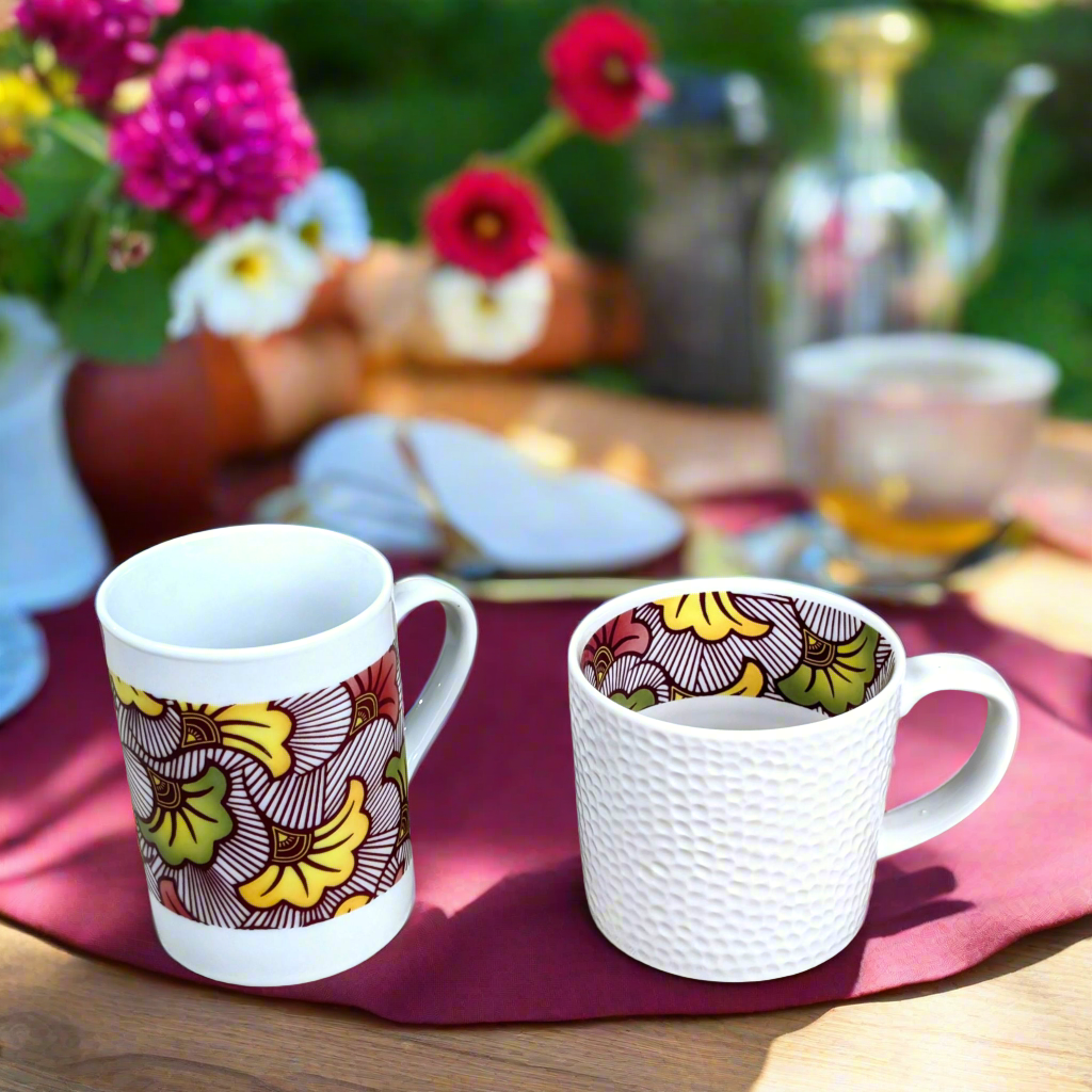Mug en porcelaine fine Française fabriqué à la demande, motif WAX,  extérieur  "Fleurs de Mariage" rouge Bordeaux