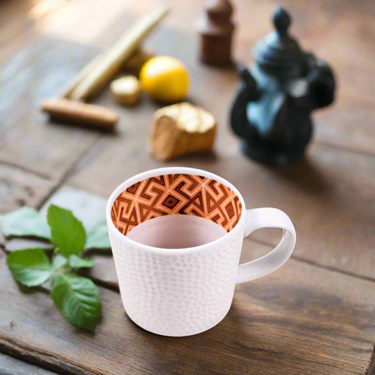Mug grenaille à l'extérieur, motif à l'intérieur en porcelaine fine Française fabriquée à la demande avec soucoupe motif bande ethnique d'Afrique "#Ntshak (du peuple Kuba Ethnie shouwa du Congo)