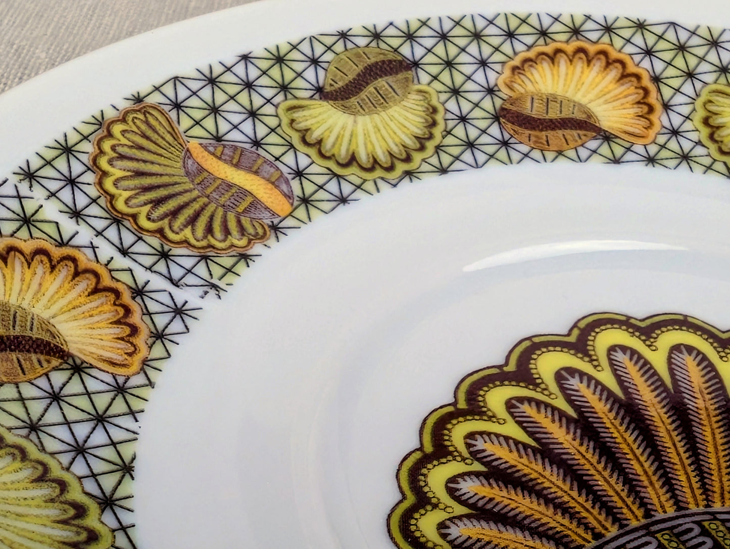 Tasse à Café en porcelaine Française avec soucoupe motif plein wax d'Afrique motif "escargot"