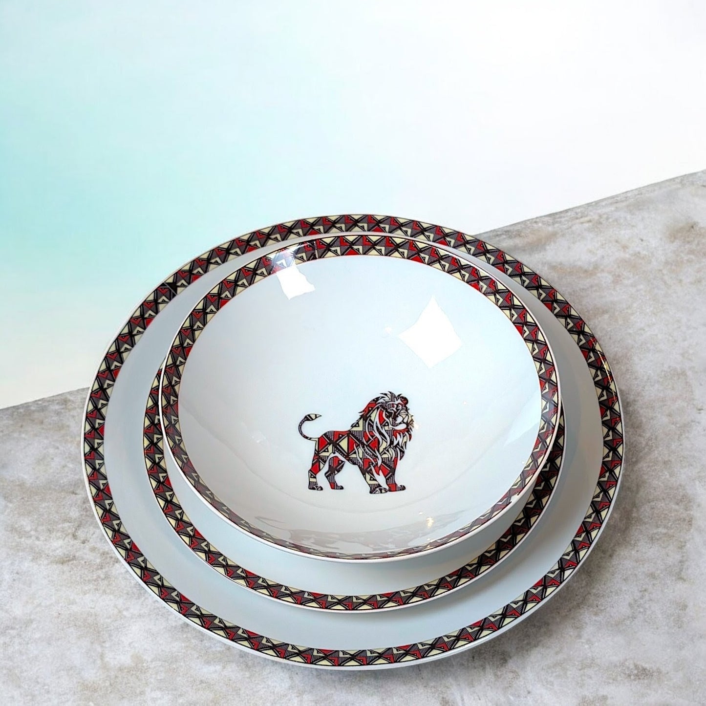 Coffret d'assiettes rondes en porcelaine fine Française avec  motif anneaux fins Ethnique bogolan détaillé avec "lion" de Côte d'ivoire (6 assiettes)