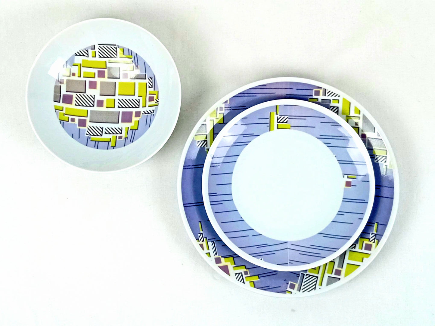 Coffret d'assiettes rondes en porcelaine fine Française fabriquées à la demande avec  motif anneaux larges WAX d'afrique "Milliardaire" dans coffret de 6