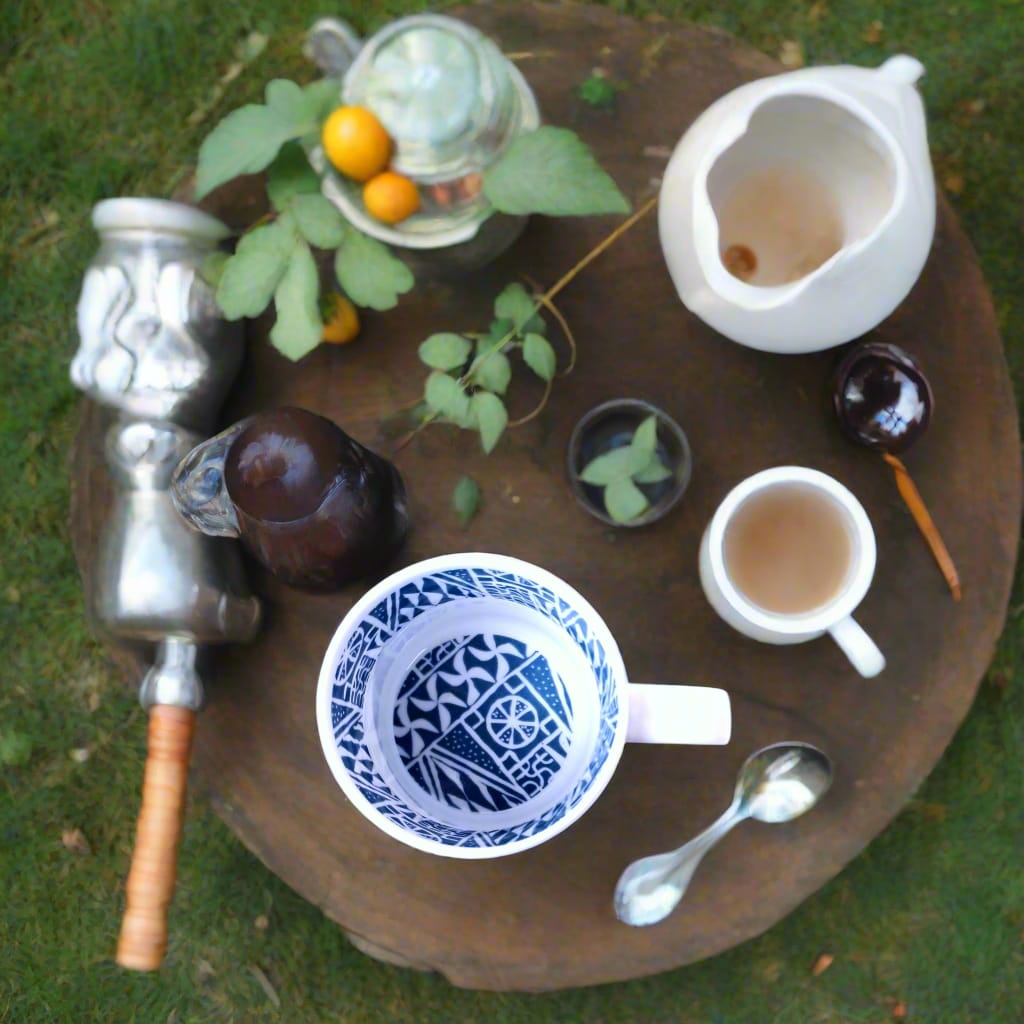 Mug grenaillé à l'extérieur, motif bleu "Ndop" à l'intérieur