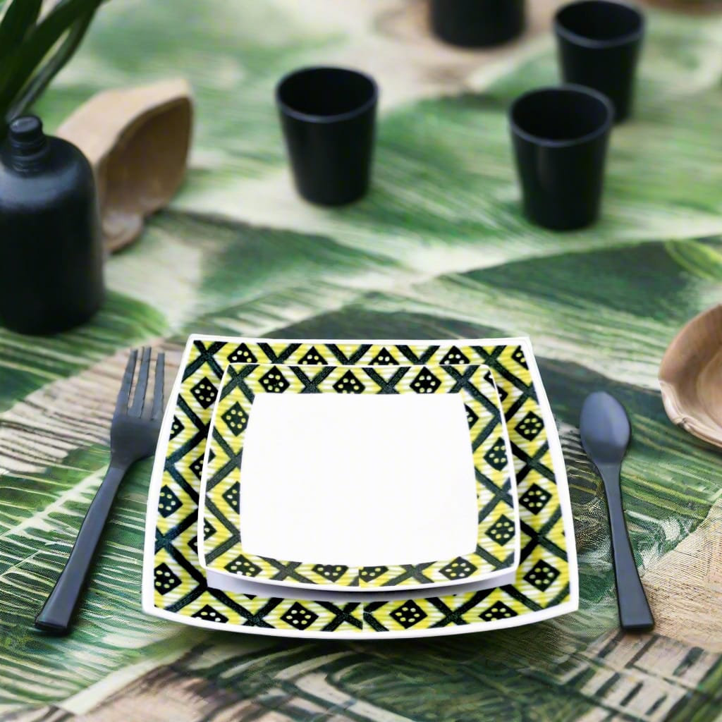 Coffret d'assiettes carrées en porcelaine fine Française fabriquées à la demande avec motif bande yoruba d'Afrique "Ibukunoluwa"   dans coffret cadeau de 6 assiettes.