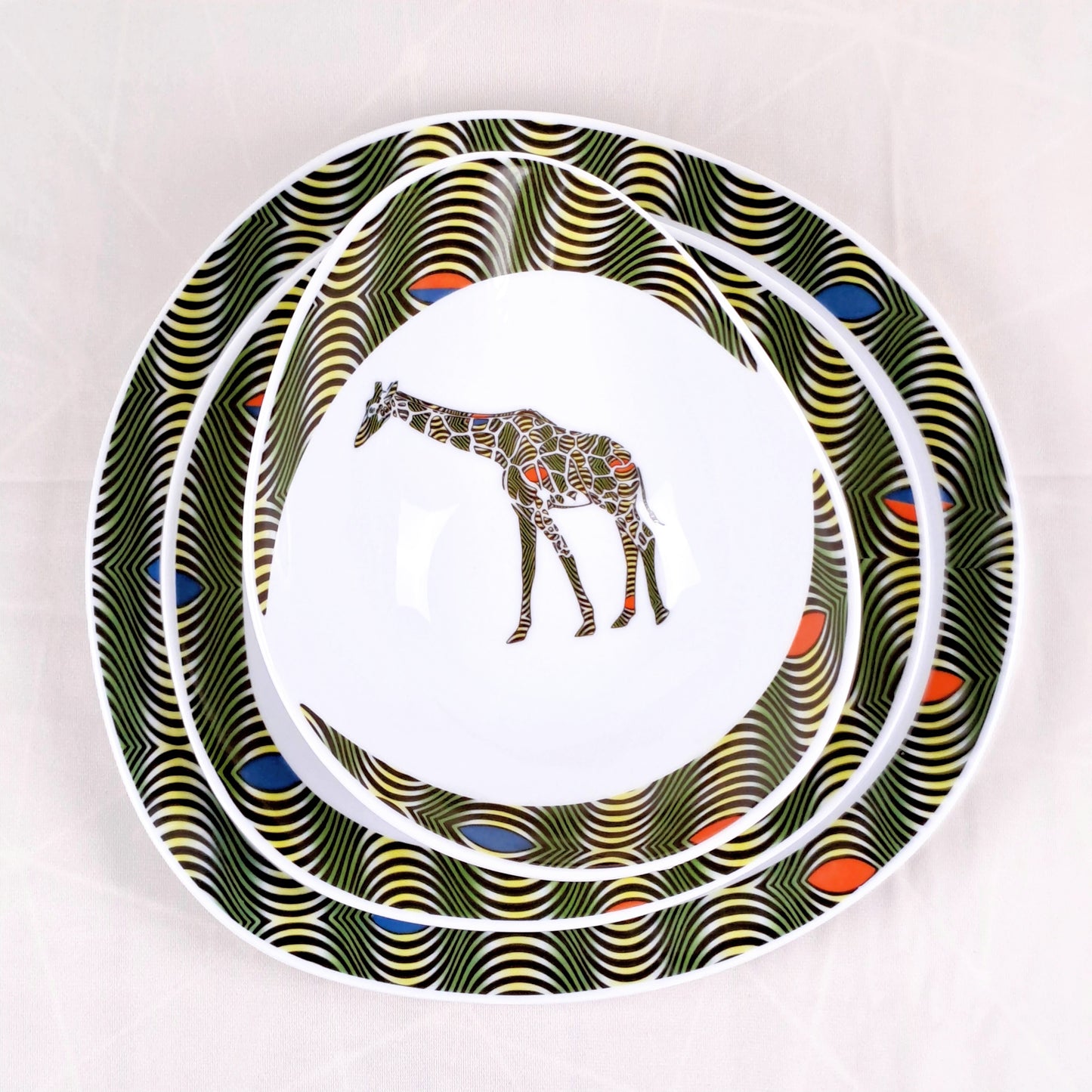 Coffret d'assiettes ovales en porcelaine fine Française fabriquées à la demande avec motif anneau WAX "Oeil de ma rivale" dans coffret de 6 assiettes