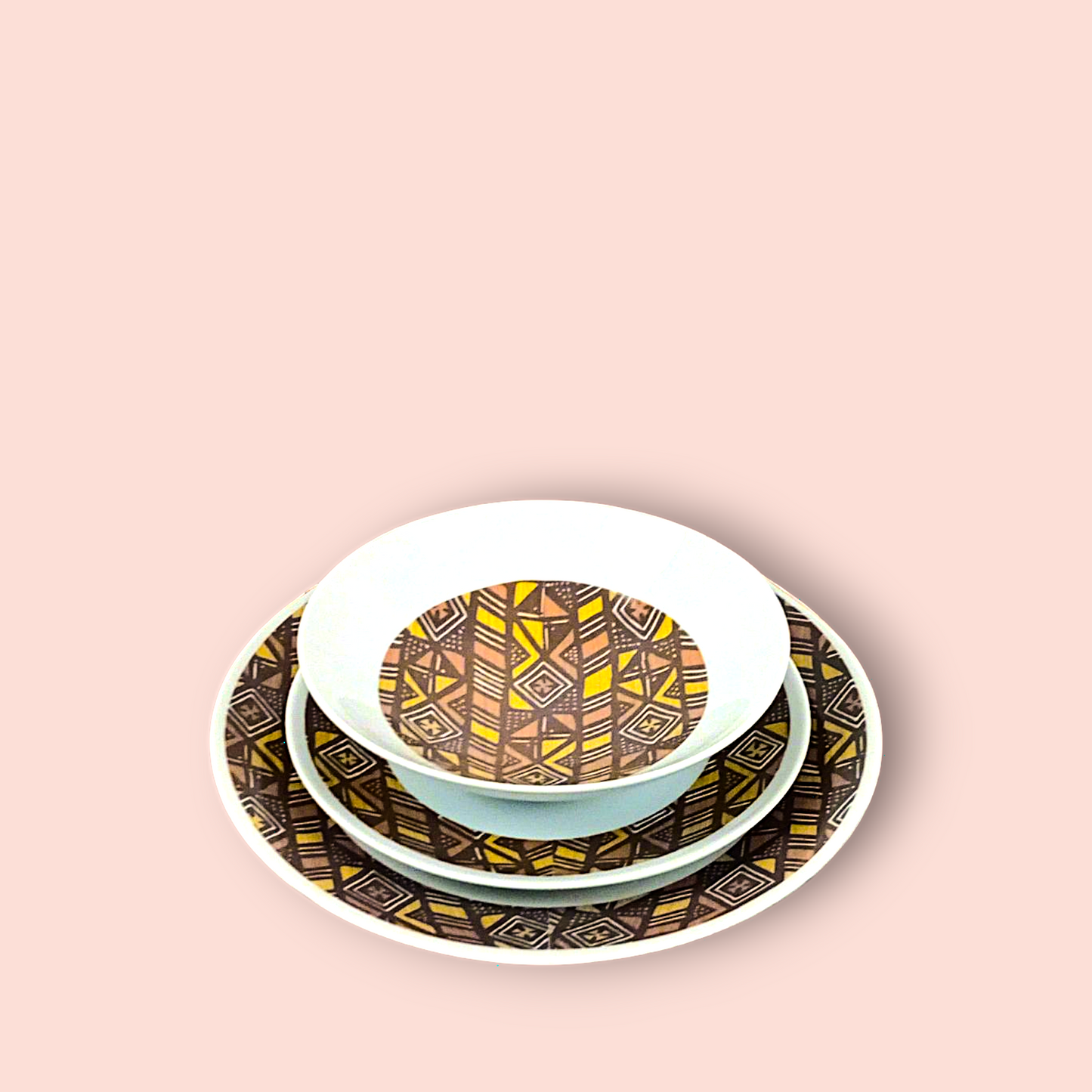 Coffret d'assiettes rondes en porcelaine fine Française fabriquées à la demande avec  motif anneaux larges Ethnique d'Afrique "Bogolan" dans coffret de 6