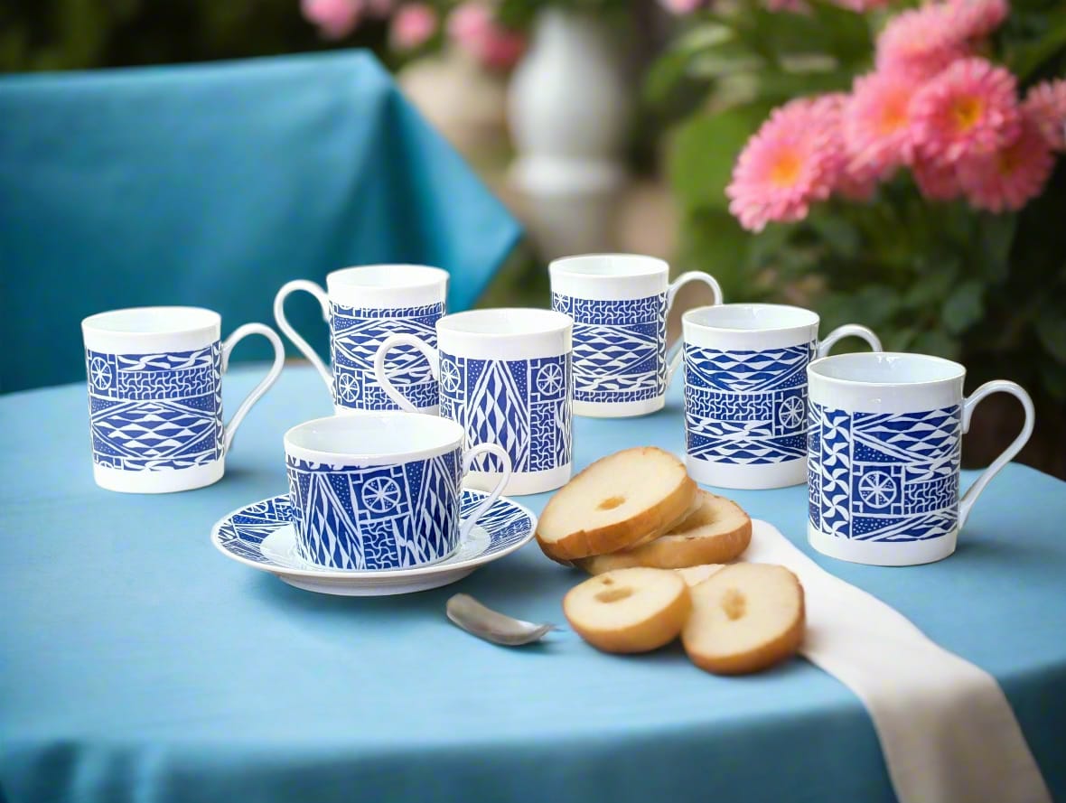 Mug en porcelaine fine Française fabriqué à la demande, motif d'Afrique, camerounais extérieur bleu "Ndop"